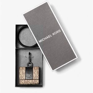 NWT IN BOX Michael kors AirPods/bag charm lanyard case
